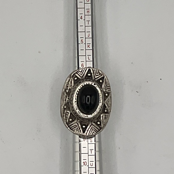“VINTAGE SILVER RING” Large Oval Shape with Central Black GemStone. - Picture 12 of 13